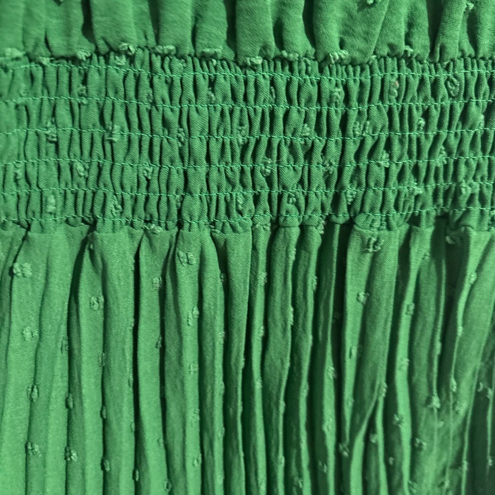 Sleeveless Green Textured Maxi Dress with Smocked Waist - Picture 3 of 4